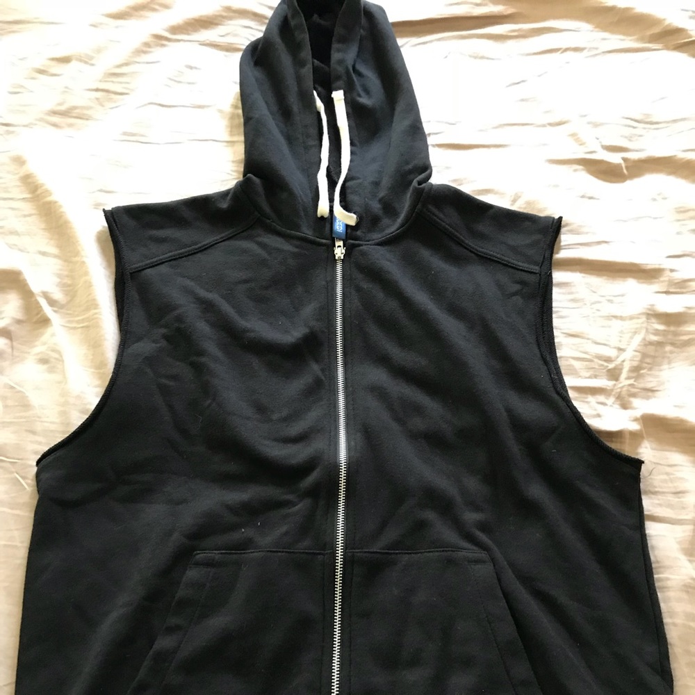 Sleeveless hoodie